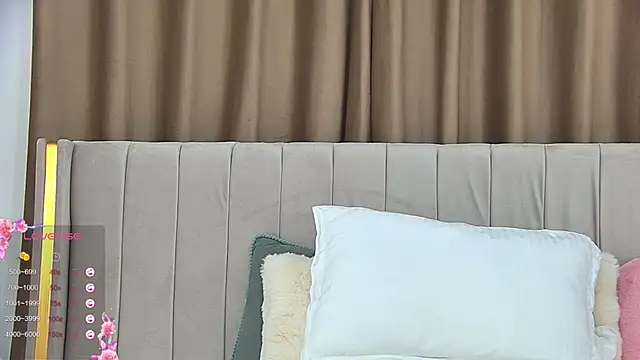 EmilyNovaa online show from 05-17-26, 06:08