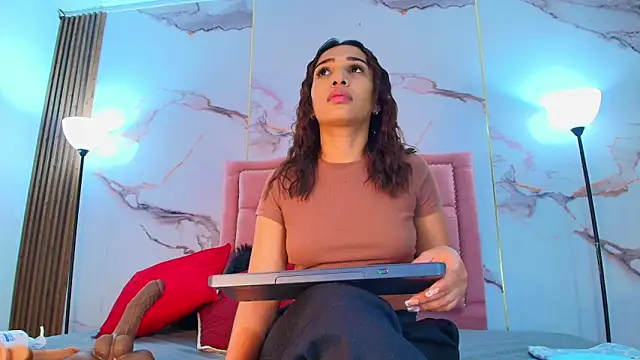 AlyaThompson online show from 11-28-25, 04:23