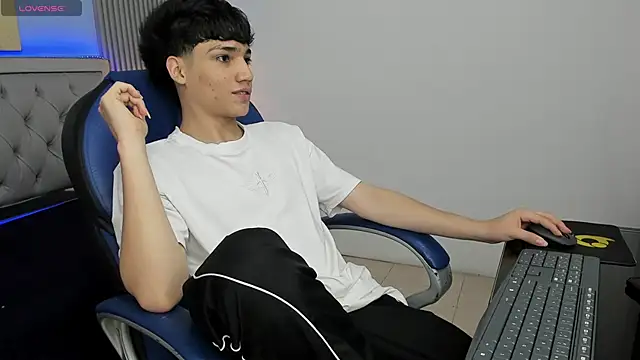 Snapshot of SamBlack_ chatting on 05-20-26, 12:24 SamBlack online show from 05-20-26, 12:24