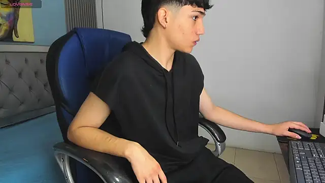 SamBlack  online show from 06-15-26, 04:06