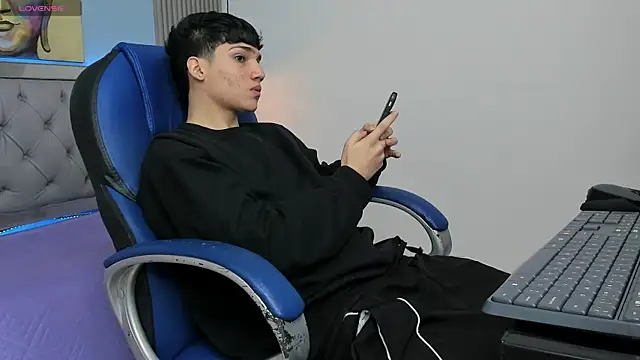 Snapshot of SamBlack_ chatting on 04-25-26, 01:41 SamBlack online show from 04-25-26, 01:41