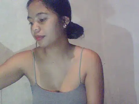 Snapshot of sweet_heaven00 chatting on 01-10-26, 10:05 sweet heaven00 online show from 01-10-26, 10:05