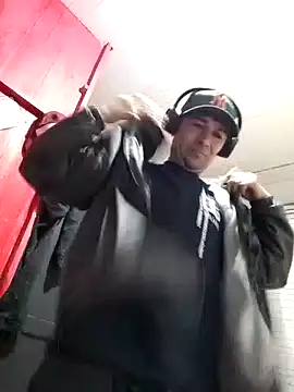 Snapshot of danielguerreros@xh chatting on 06-14-26, 12:07 danielguerrerosxh online show from 06-14-26, 12:07