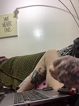 Evieskyyxh online show from 04-10-26, 06:48