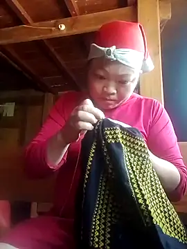 Snapshot of MaySweetb chatting on 09-21-25, 03:00 MaySweetb online show from 09-21-25, 03:00