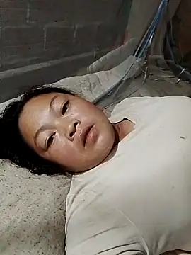 Snapshot of MaySweetb chatting on 10-16-25, 01:52 MaySweetb online show from 10-16-25, 01:52