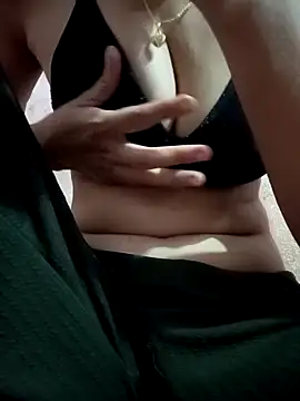 Snapshot of suneeta77 chatting on 09-13-25, 06:46 suneeta77 online show from 09-13-25, 06:46