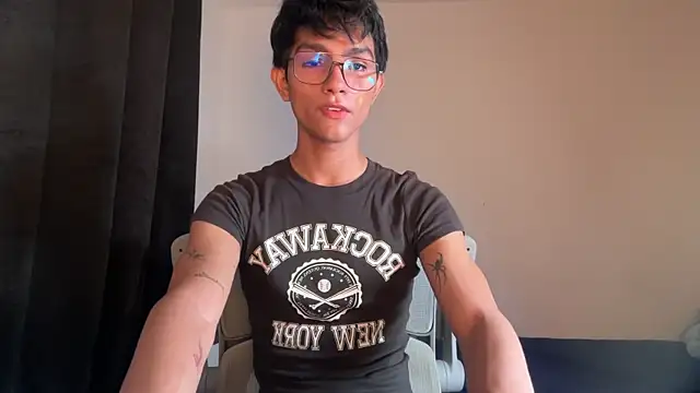 Snapshot of Angel_bunny2 chatting on 11-08-25, 03:32 Angel bunny2 online show from 11-08-25, 03:32