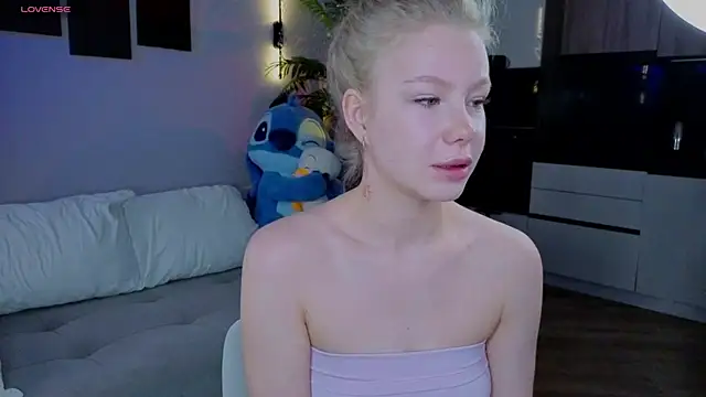 Snapshot of emilyshepar_d chatting on 06-19-26, 02:17 emilyshepar d online show from 06-19-26, 02:17