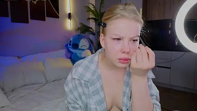Snapshot of emilyshepar_d chatting on 04-23-26, 02:29 emilyshepar d online show from 04-23-26, 02:29