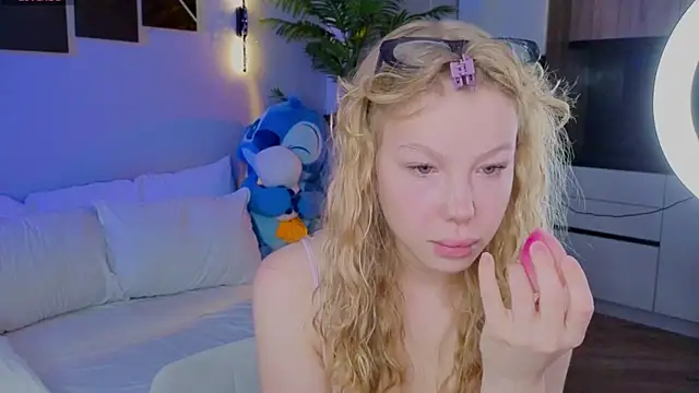 Snapshot of emilyshepar_d chatting on 04-28-26, 02:27 emilyshepar d online show from 04-28-26, 02:27