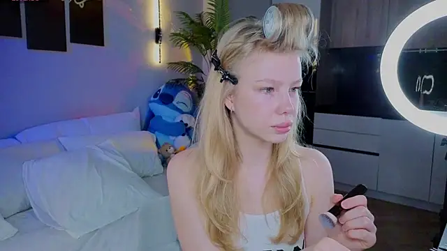 Snapshot of emilyshepar_d chatting on 05-07-26, 02:05 emilyshepar d online show from 05-07-26, 02:05