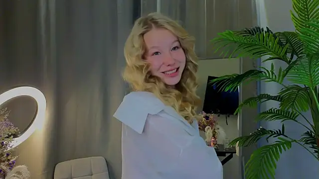 Snapshot of emilyshepar_d chatting on 09-18-25, 01:41 emilyshepar d online show from 09-18-25, 01:41