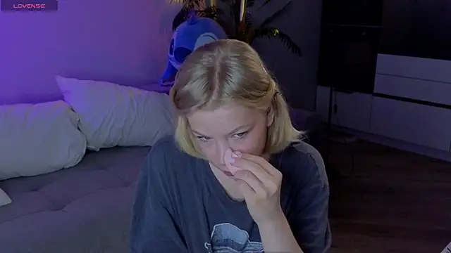 Snapshot of emilyshepar_d chatting on 07-10-26, 01:49 emilyshepar d online show from 07-10-26, 01:49