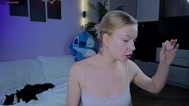 Snapshot of emilyshepar_d chatting on 07-28-26, 02:30 emilyshepar d online show from 07-28-26, 02:30