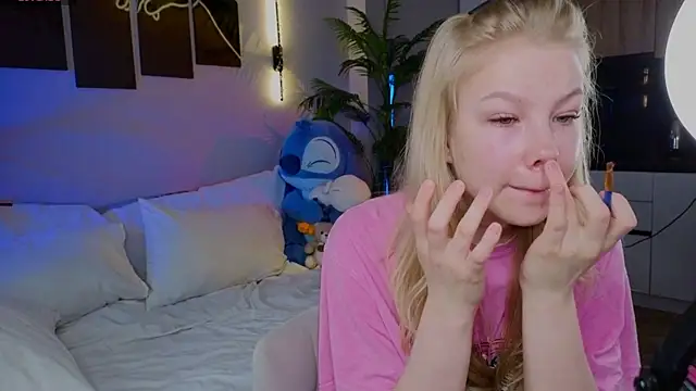Snapshot of emilyshepar_d chatting on 04-22-26, 02:18 emilyshepar d online show from 04-22-26, 02:18