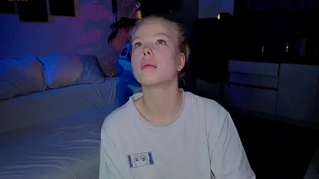 Snapshot of emilyshepar_d chatting on 05-14-26, 01:24 emilyshepar d online show from 05-14-26, 01:24