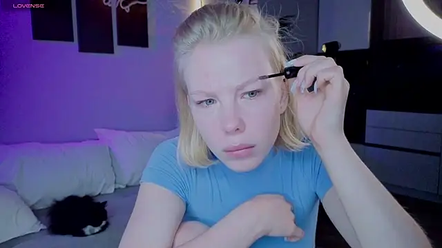 Snapshot of emilyshepar_d chatting on 07-08-26, 01:19 emilyshepar d online show from 07-08-26, 01:19