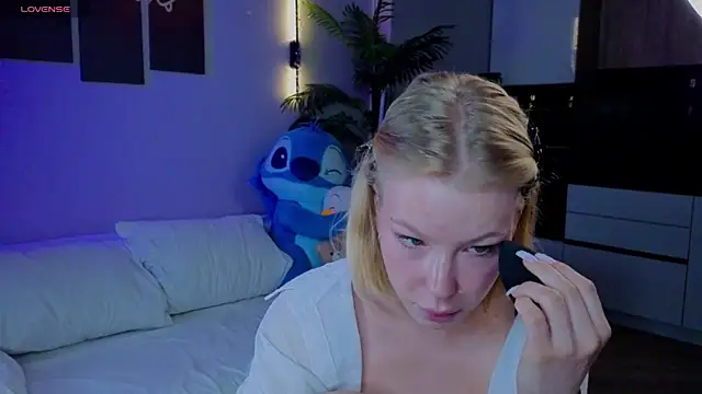 Snapshot of emilyshepar_d chatting on 07-17-26, 01:47 emilyshepar d online show from 07-17-26, 01:47