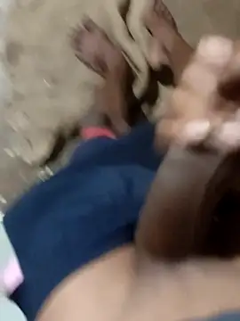 RAYI Queen 4 online show from 12-17-25, 04:23