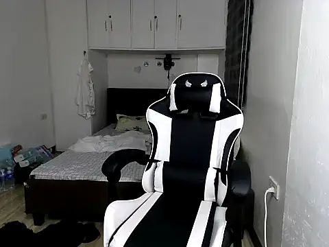 eattmebabyy online show from 11-30-25, 12:06