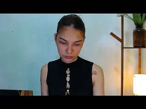 Snapshot of Mhinna chatting on 02-20-26, 10:17 Mhinna online show from 02-20-26, 10:17