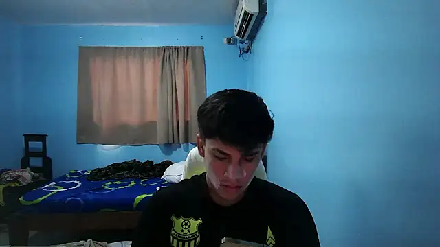 Snapshot of Jaket_lovers chatting on 11-18-25, 06:33 Jaket lovers online show from 11-18-25, 06:33