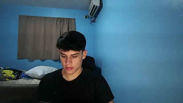 Snapshot of Jaket_lovers chatting on 10-15-25, 06:49 Jaket lovers online show from 10-15-25, 06:49