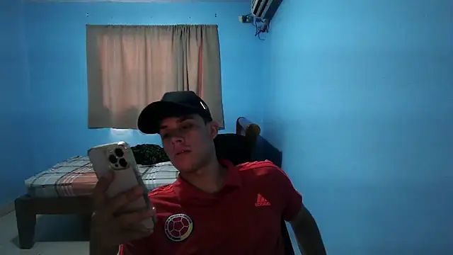 Snapshot of Jaket_lovers chatting on 10-08-25, 06:19 Jaket lovers online show from 10-08-25, 06:19