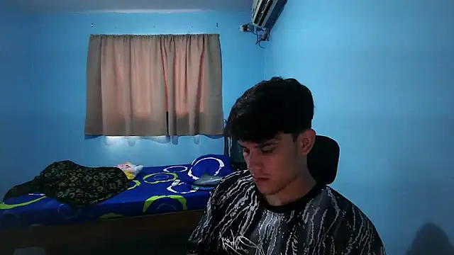 Snapshot of Jaket_lovers chatting on 09-26-25, 04:03 Jaket lovers online show from 09-26-25, 04:03