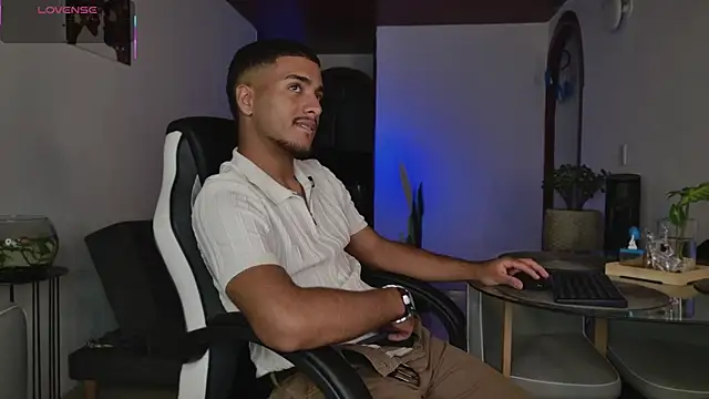 Snapshot of michel_g1 chatting on 02-17-26, 12:30 michel g1 online show from 02-17-26, 12:30