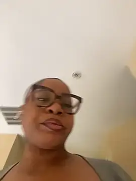 caramel  cremes online show from 11-05-25, 02:31