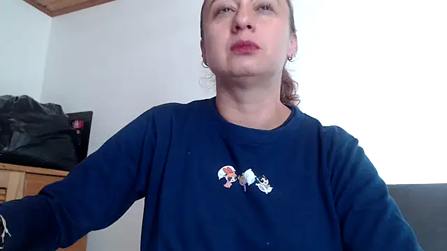 Snapshot of Milf_Valeria chatting on 05-22-26, 05:44 Milf Valeria online show from 05-22-26, 05:44