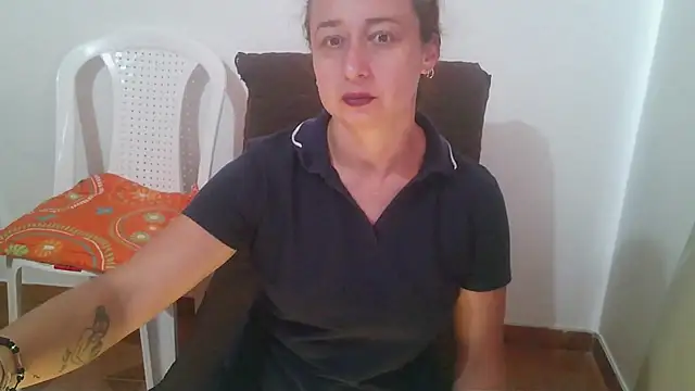 Snapshot of Milf_Valeria chatting on 05-27-26, 03:52 Milf Valeria online show from 05-27-26, 03:52