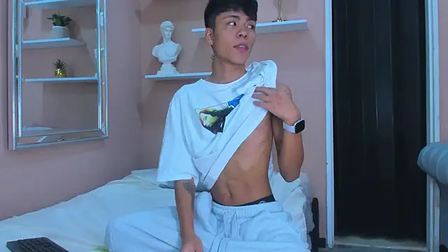 MaxiWildd online show from 03-14-26, 01:06