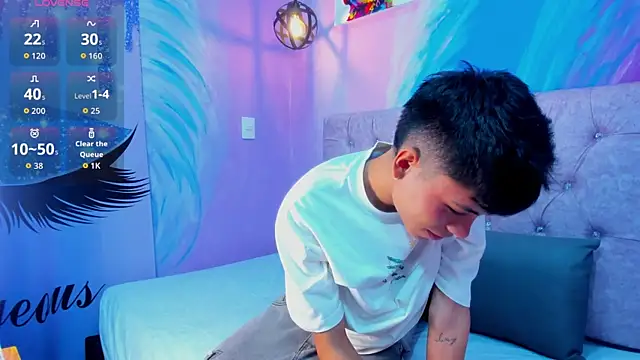 MaxiWildd online show from 03-27-26, 01:45