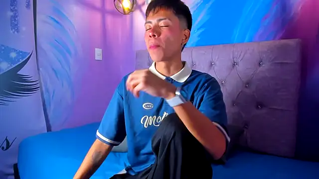 MaxiWildd online show from 11-26-25, 01:00