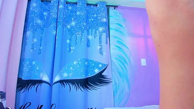 MaxiWildd online show from 04-15-26, 01:15