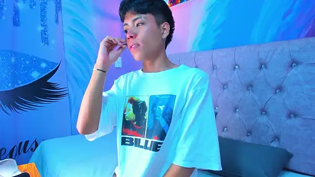 MaxiWildd online show from 04-14-26, 01:27