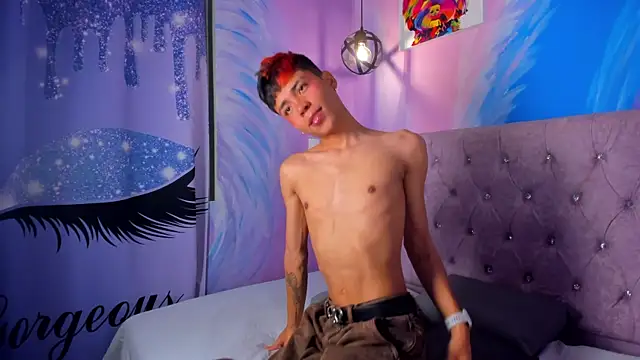 MaxiWildd online show from 10-18-25, 01:02