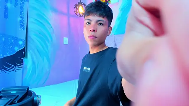 MaxiWildd online show from 05-26-26, 01:42
