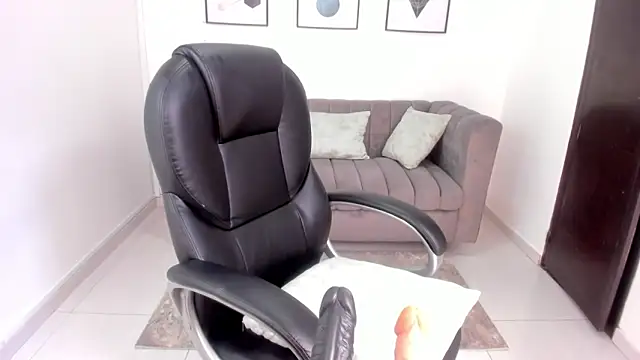 Snapshot of violettasweet__ chatting on 09-27-25, 02:01 violettasweet   online show from 09-27-25, 02:01