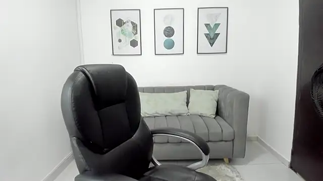 Snapshot of violettasweet__ chatting on 09-28-25, 08:32 violettasweet   online show from 09-28-25, 08:32