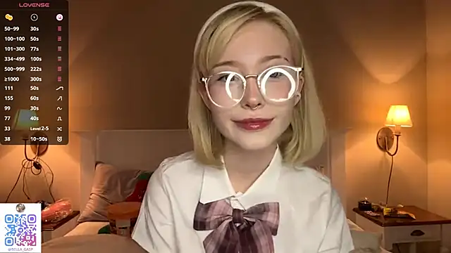 Snapshot of FlowMia chatting on 09-28-25, 04:14 FlowMia online show from 09-28-25, 04:14
