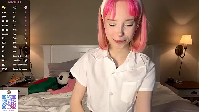 Snapshot of FlowMia chatting on 10-21-25, 05:45 FlowMia online show from 10-21-25, 05:45
