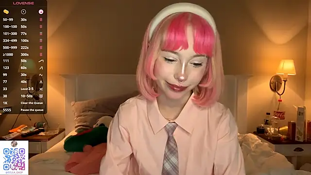 Snapshot of FlowMia chatting on 10-16-25, 10:23 FlowMia online show from 10-16-25, 10:23