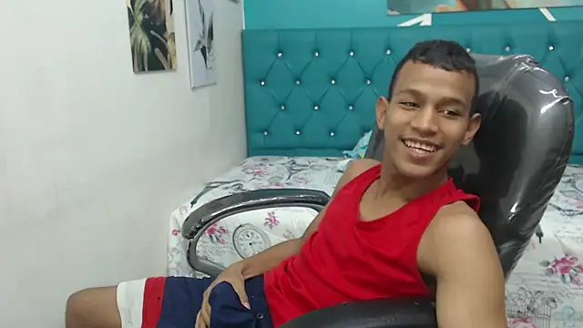 Snapshot of Rory_castro chatting on 09-13-25, 10:32 Rory castro online show from 09-13-25, 10:32