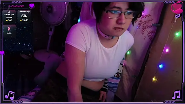 Snapshot of Ftm_Bunny chatting on 04-19-26, 01:23 Ftm Bunny online show from 04-19-26, 01:23