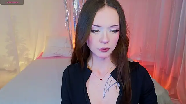 Snapshot of Adetta chatting on 12-16-25, 11:14 Adetta online show from 12-16-25, 11:14