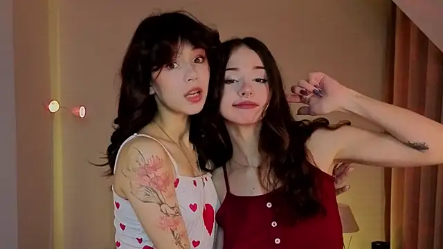 Snapshot of Adetta chatting on 11-30-25, 10:05 Adetta online show from 11-30-25, 10:05